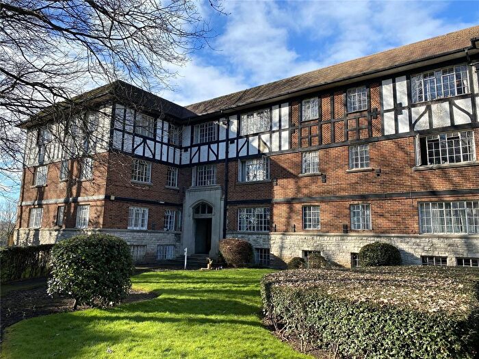 3 Bedroom Flat To Rent In Millbrook Road East, Southampton, Hampshire, SO15