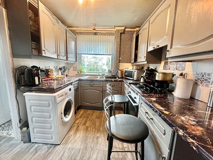 3 Bedroom Property To Rent In Stotfield Road, Wollaton, Nottingham, NG8