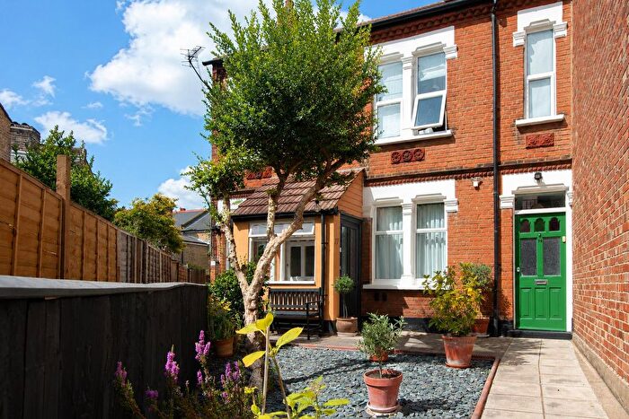 2 Bedroom Maisonette For Sale In Mafeking Avenue, Brentford, TW8