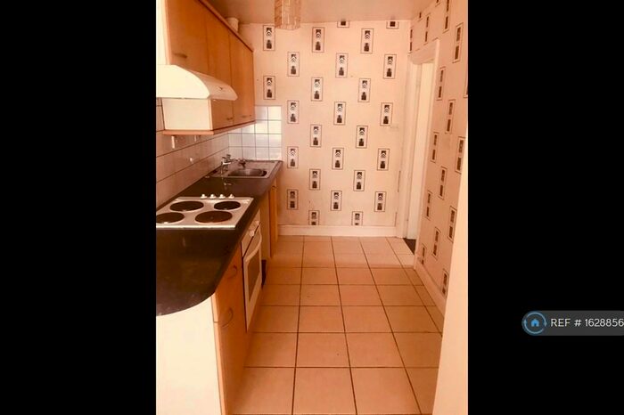 2 Bedroom Flat To Rent In Bridge Street, Newcastle Emlyn, SA38