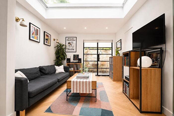 1 Bedroom Terraced House To Rent In Church Walk, London, N16
