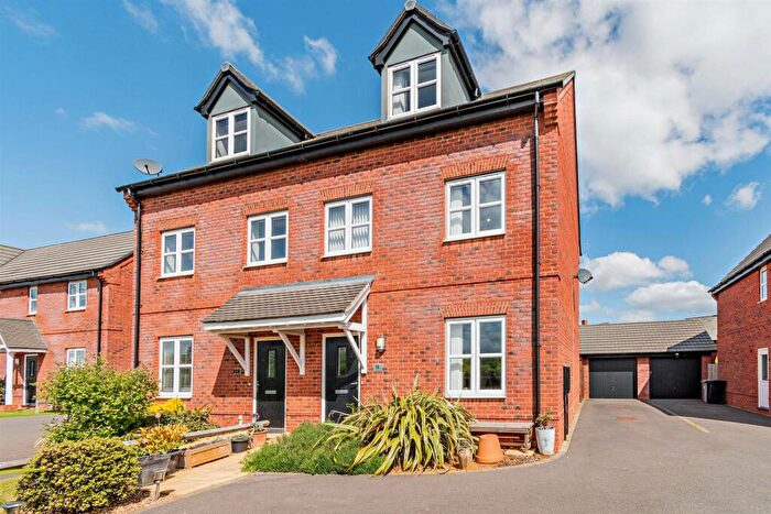 3 Bedroom Semi-Detached House For Sale In Aris Close, Uppingham, Rutland, LE15