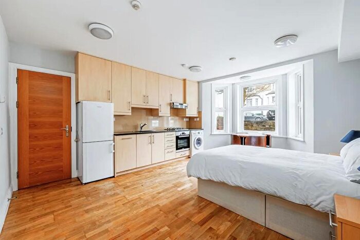Studio To Rent In Very Near Windsor Road Area, Very Near Ealing Broadway Area, W5