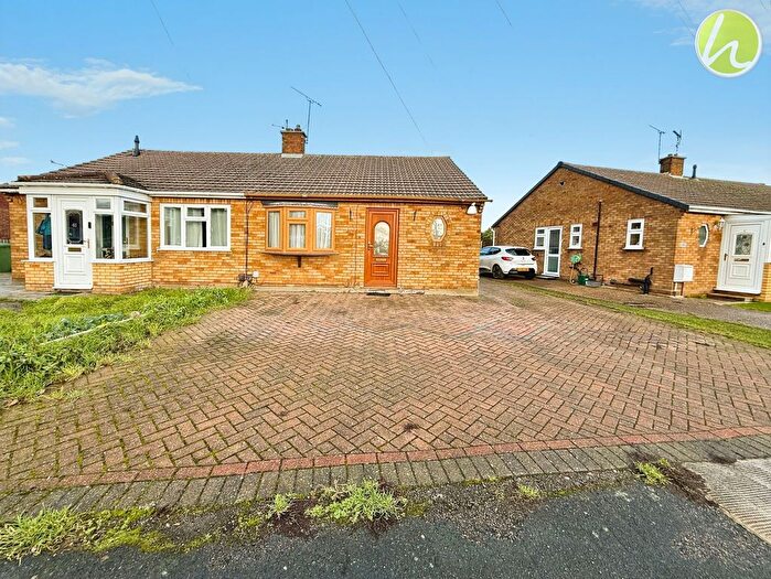 2 Bedroom Semi-detached Bungalow For Sale In Monks Haven, Stanford-Le-Hope, SS17