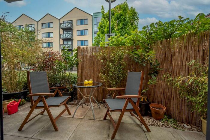 2 Bedroom Flat To Rent In Union Lane, Isleworth, TW7