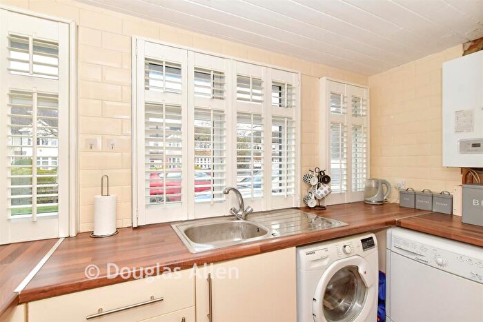 Studio For Sale In Westmoreland Avenue, Hornchurch, Essex, RM11