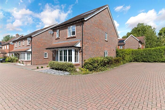 3 Bedroom Detached House For Sale In Woodlands Close, Merstham, RH1