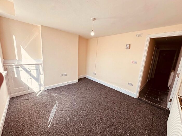 4 Bedroom End Terrace House To Rent In Darlaston Road, Walsall, WS2