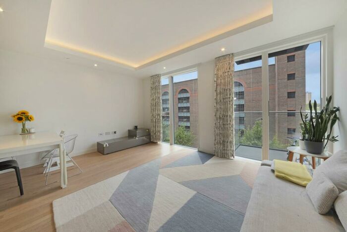 2 Bedroom Apartment To Rent In Park Vista Tower, Wapping Lane, E1W