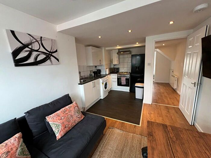 2 Bedroom Flat To Rent In Mansfield Road, Nottingham, NG5