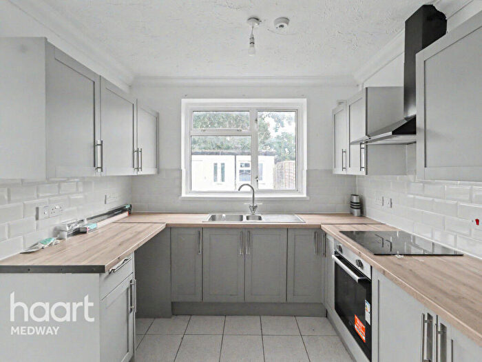 4 Bedroom End Of Terrace House To Rent In Court Lodge Road, Gillingham, ME7