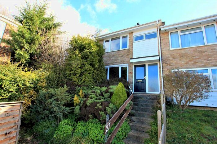 3 Bedroom Property To Rent In Holbrook Close, Billericay, CM11
