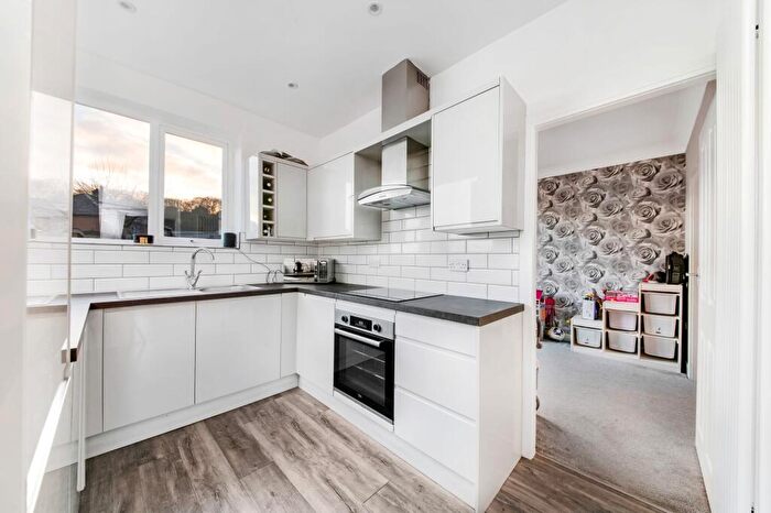 3 Bedroom Semi Detached House For Sale In Greenhead Lane, Huddersfield, HD5