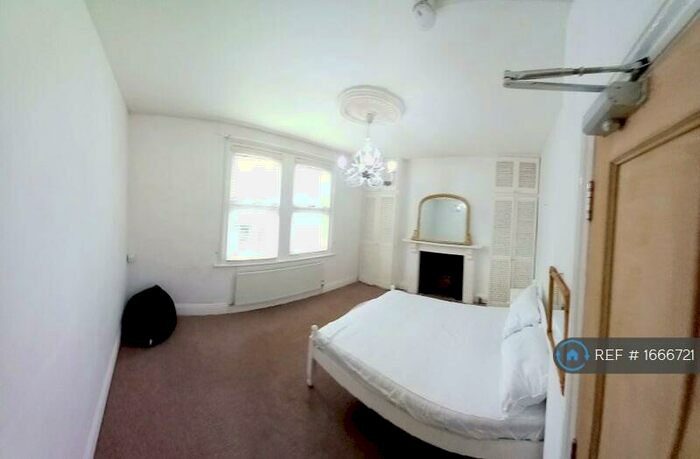 1 Bedroom Detached House To Rent In Hyde Road, Eastbourne, BN21