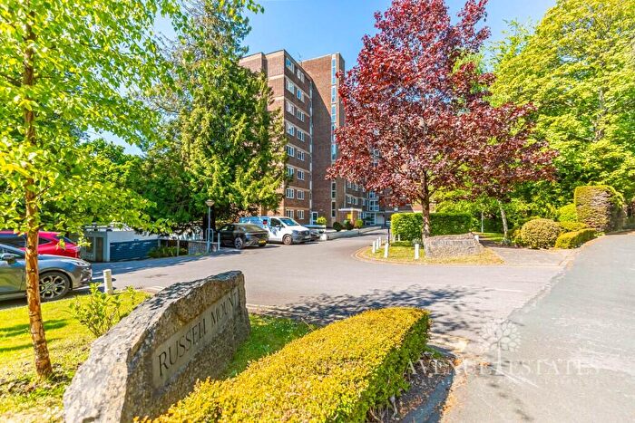 2 Bedroom Apartment For Sale In Branksome Wood Road, Bournemouth, Dorset, BH4