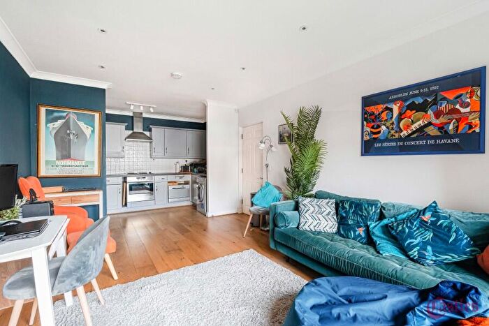 1 Bedroom Flat To Rent In North Point, Crouch End, N8