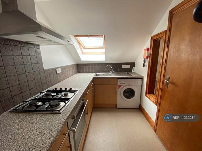 2 Bedroom Flat To Rent In Pantygwydr Road, Uplands, Swansea, SA2