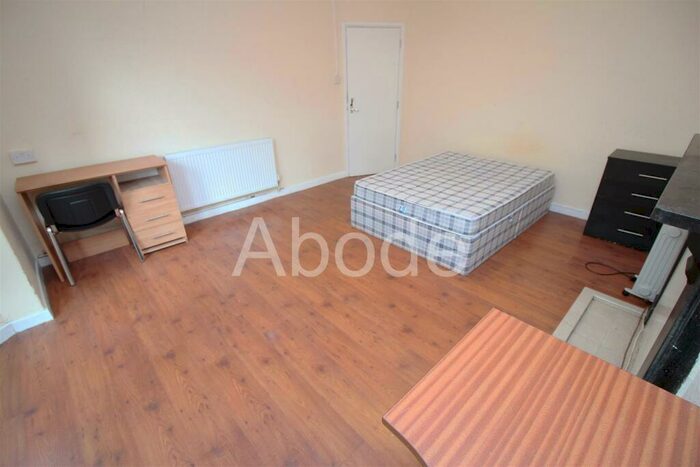 9 Bedroom House To Rent In Kensington Terrace, Hyde Park, Leeds, LS6
