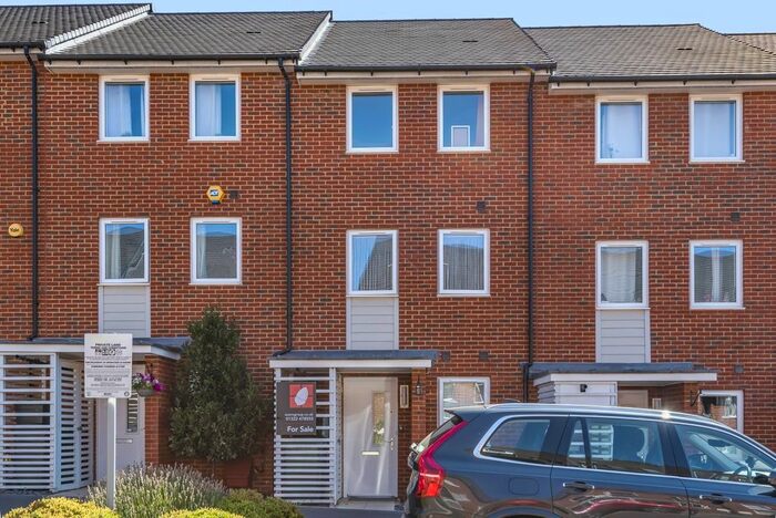 4 Bedroom Town House To Rent In Burroughs Drive, Dartford, DA1