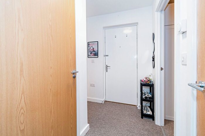 1 Bedroom Flat For Sale In Lindoe Close, Banister Park, Southampton, Hampshire, SO15