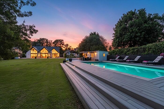 5 Bedroom Detached House For Sale In Portsmouth Road, Horndean, PO8