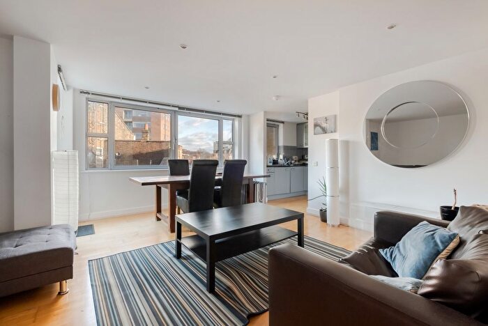 3 Bedroom Flat To Rent In Naoroji Street, London, WC1X