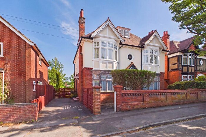 3 Bedroom Maisonette For Sale In Laburnham Road, Maidenhead, Berkshire, SL6