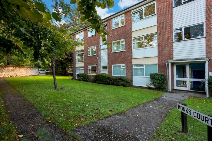 2 Bedroom Flat To Rent In Monks Walk, Reigate, RH2