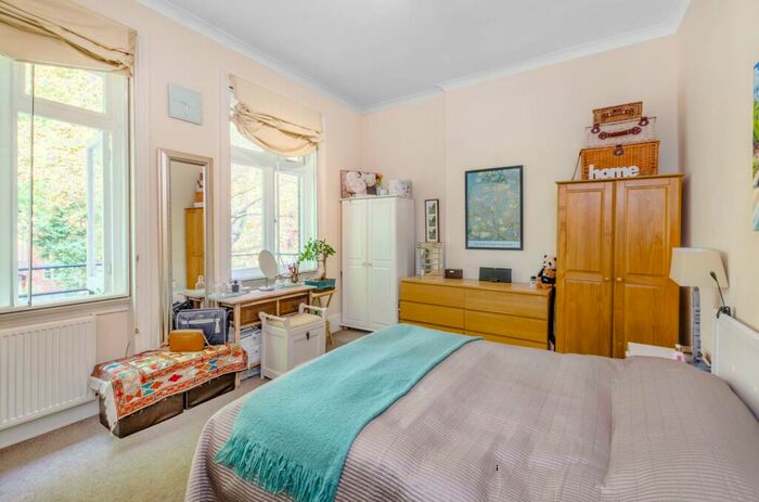 2 Bedroom Flat To Rent In Fitzjohns Avenue, Hampstead, London, NW3