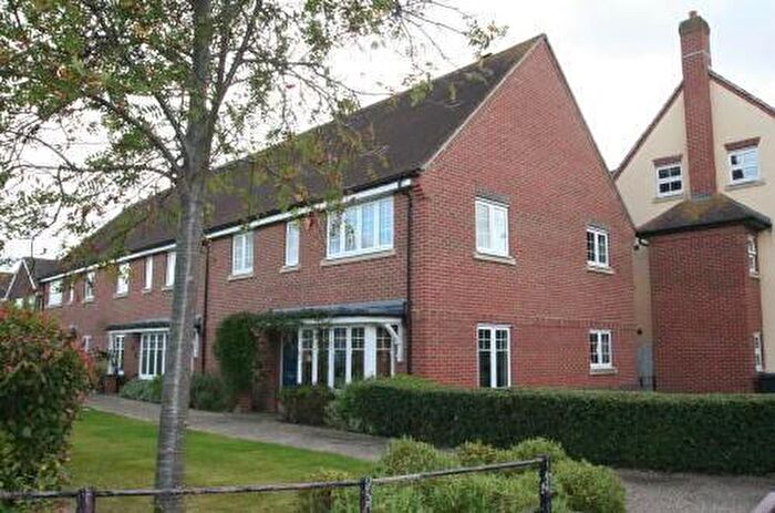 2 Bedroom Flat To Rent In Windsor Drive, OX10