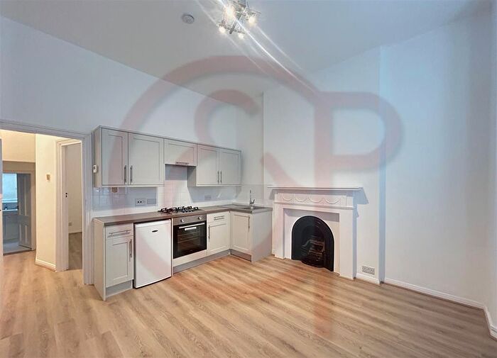 1 Bedroom Flat To Rent In Overstone Road, Hammersmith, W6