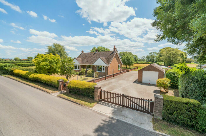3 Bedroom Detached Bungalow For Sale In Shapwick Road, Westhay, BA6