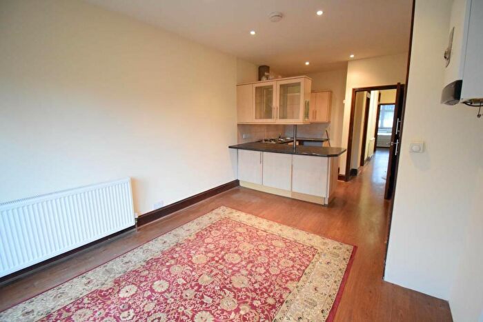 2 Bedroom Flat To Rent In Hendon Way, London, NW2