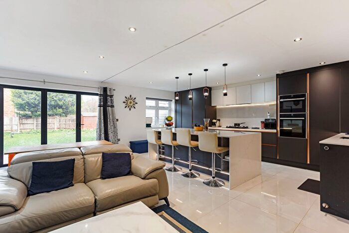 4 Bedroom Detached House For Sale In Bloomfield Road, Maidenhead, SL6