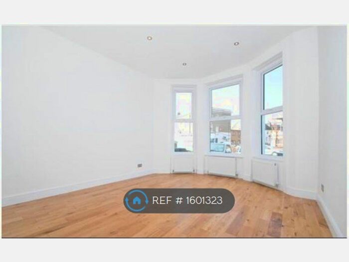 2 Bedroom Flat To Rent In Lee, London, SE12