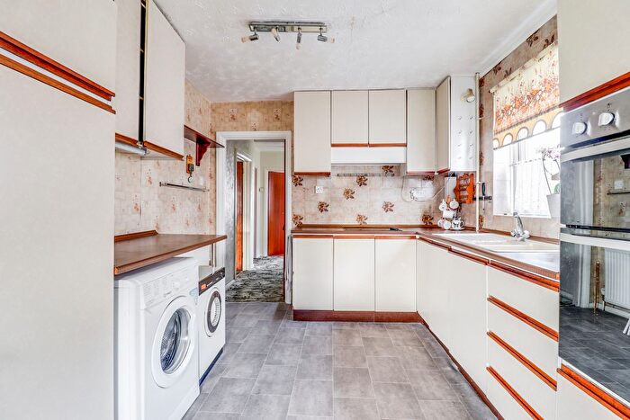 2 Bedroom Semi-Detached Bungalow For Sale In Clifton Avenue, Benfleet, SS7