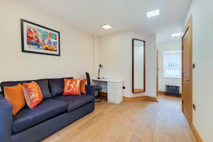 5 Bedroom Semi-Detached House To Rent In Romney Street, Westminster London, SW1P