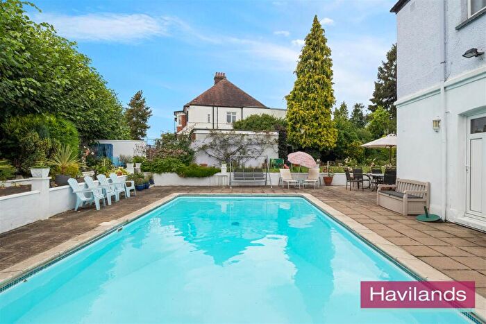 6 Bedroom Detached House To Rent In Broad Walk, London, N21