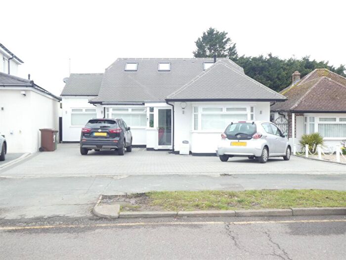 1 Bedroom Apartment To Rent In Sunnybank Road, Potters Bar, Herts., EN6