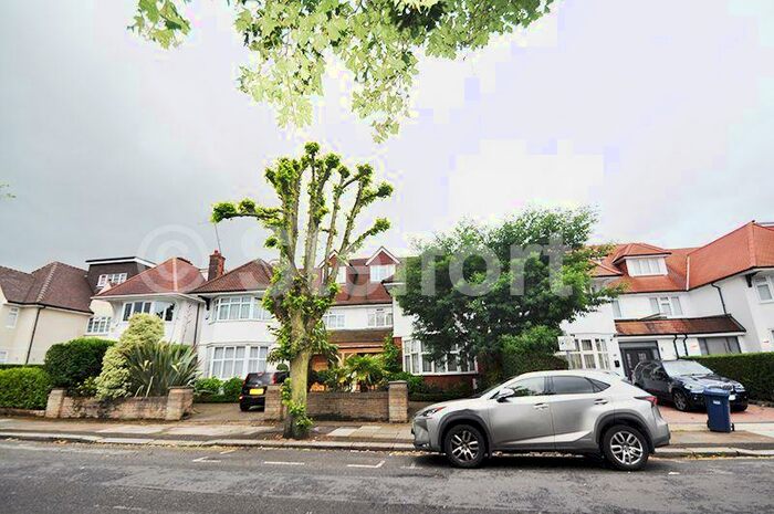 Studio To Rent In The Ridgeway, NW11