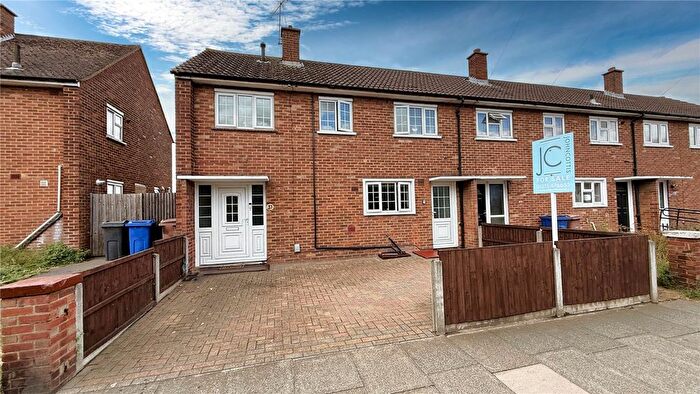 3 Bedroom End Terrace House For Sale In Fairway, Stifford Clays, Grays Essex, RM16