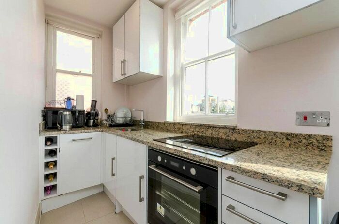 1 Bedroom Flat To Rent In Kensington Hall Gardens, Beaumont Avenue, London, W14