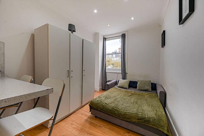 Studio To Rent In Penywern Road, Earls Court, London, SW5