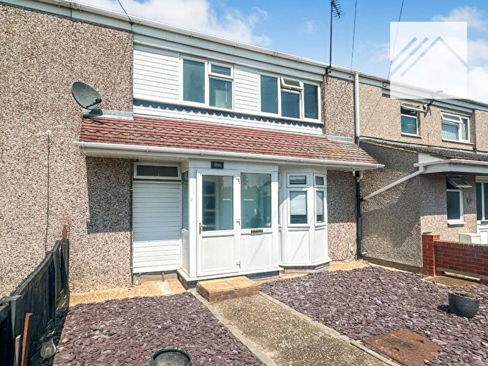 3 Bedroom Terraced House For Sale In First Avenue, Canvey Island, SS8