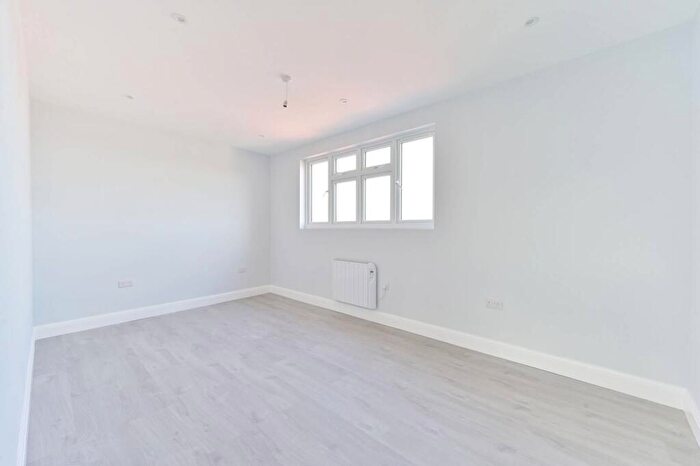 1 Bedroom Flat To Rent In Central Road, Morden, SM4