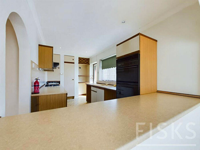 3 Bedroom Detached House For Sale In Handel Road, Canvey Island, SS8