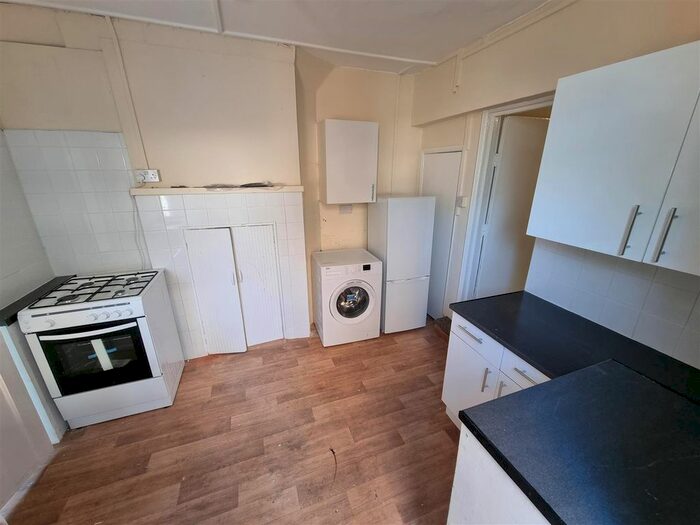 Studio To Rent In Brudenell Road, London, SW17