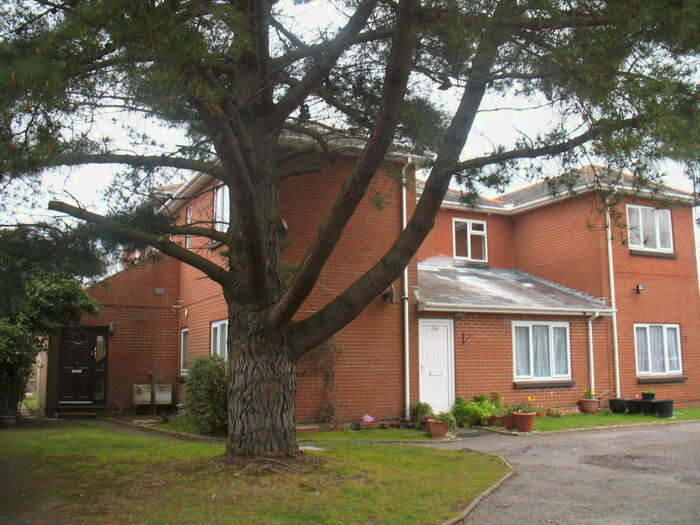 1 Bedroom Flat To Rent In Portsmouth Road, Woolston, SO19