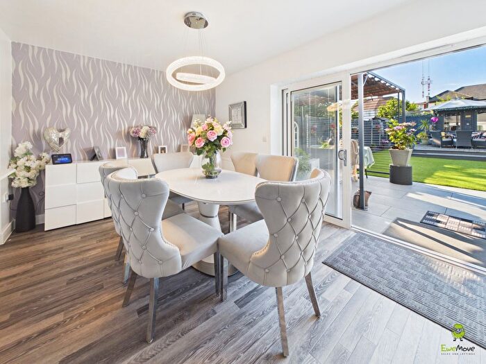 4 Bedroom Terraced House For Sale In Knowle Avenue, Bexleyheath, Kent, DA7