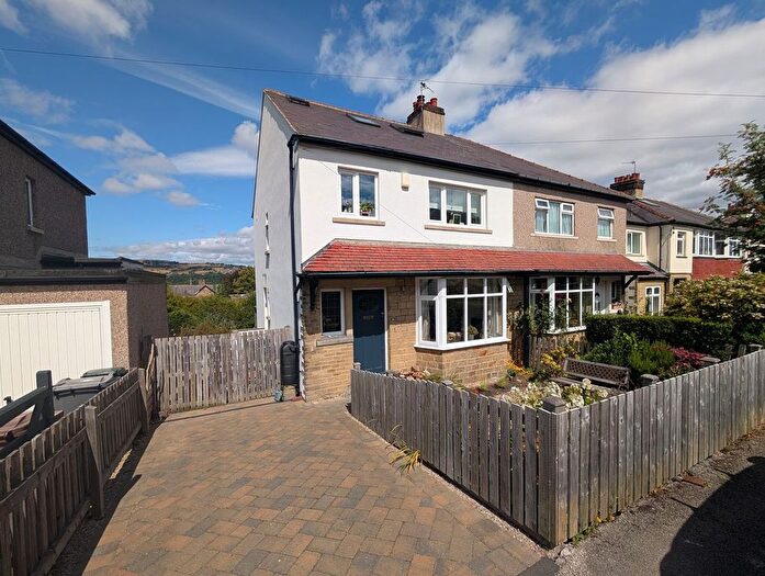 4 Bedroom Semi Detached House For Sale In Lindisfarne Road, Shipley, BD18